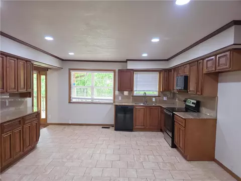 Kitchen - 18772 Davis Rd, Rogers, AR 72756 photo 1 of 3