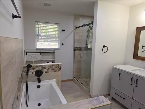 Bath - 18772 Davis Rd, Rogers, AR 72756 photo 1 of 7