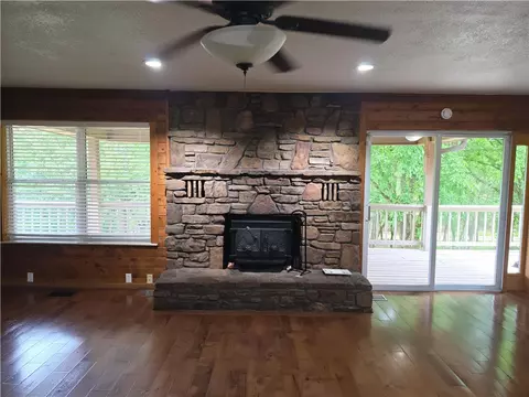 Living - 18772 Davis Rd, Rogers, AR 72756 photo 6 of 11