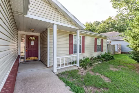 1473 Greenleaf Dr, Fayetteville, AR 72704