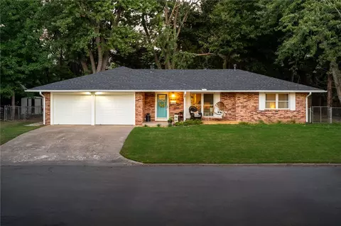 609 Dyer St, Springdale, AR 72762