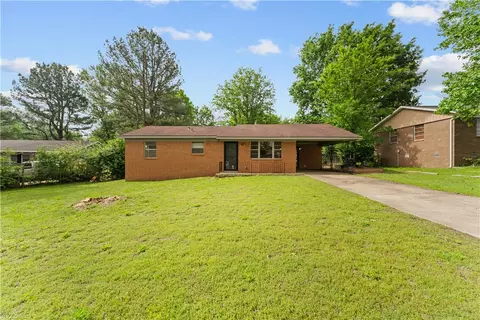 357 Wren Cir, Fayetteville, AR 72704