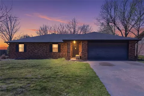 2706 S 43rd Pl, Springdale, AR 72762