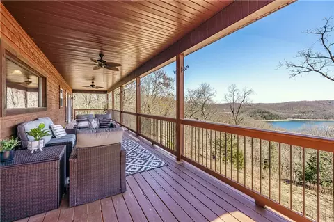187 Lakeview Dr, Eureka Springs, AR 72631
