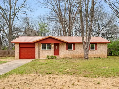 126 Pleasant St, West Fork, AR 72774