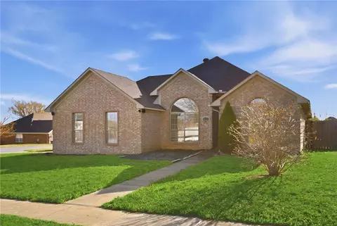601 Glasgow Ln, Bentonville, AR 72712