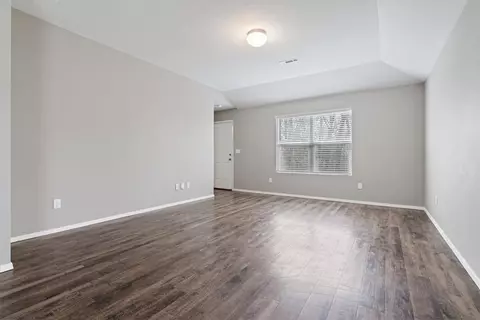 Living - 7851 Bridgegate Ave, Springdale, AR 72762 photo 1 of 3