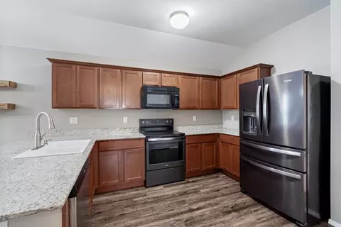 Kitchen - 7851 Bridgegate Ave, Springdale, AR 72762 photo 3 of 3