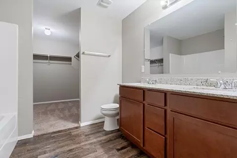 Bath - 7851 Bridgegate Ave, Springdale, AR 72762 photo 1 of 3