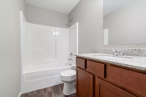 Bath - 7851 Bridgegate Ave, Springdale, AR 72762 photo 3 of 3