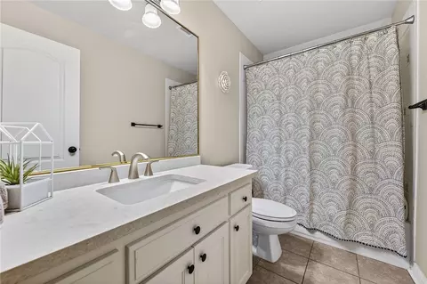 Bath - 8354 Hopper Rd, Rogers, AR 72756 photo 2 of 4