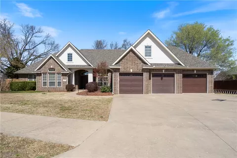 1110 NE Buckingham Blvd, Bentonville, AR 72712
