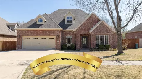 1888 N Candleshoe Dr, Fayetteville, AR 72701