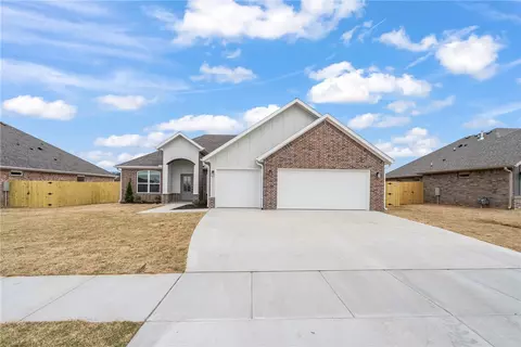 124 N Panther Ave, Farmington, AR 72730