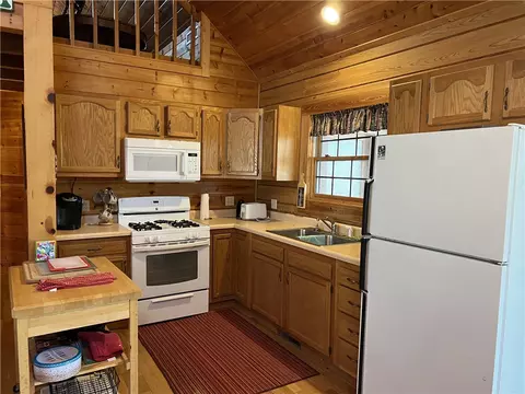 Kitchen - 483 Nc 8060, Jasper, AR 72641 photo 1 of 2