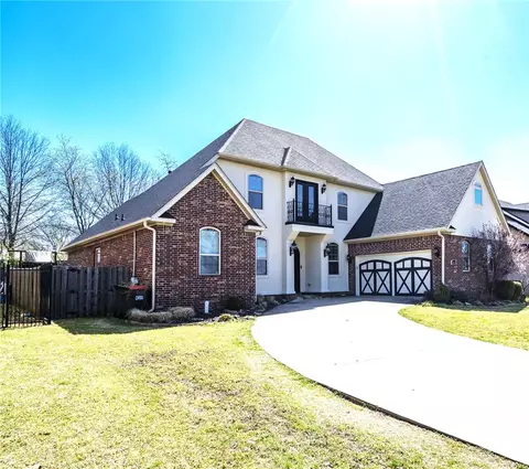 207 N Angel Falls Ln, Springdale, AR 72762