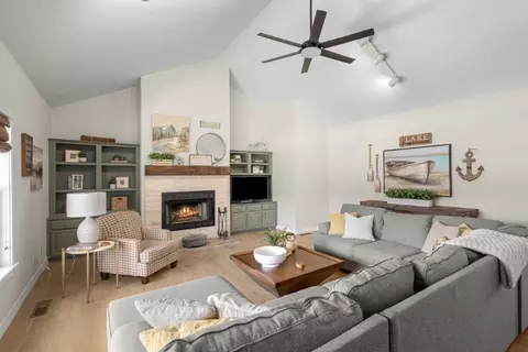 8225 Old White River Rd, Rogers, AR 72756