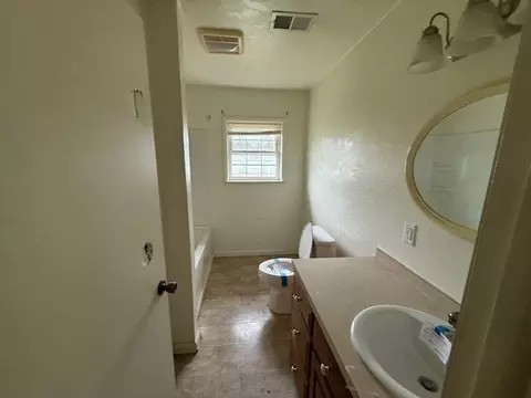Bath - 1901 Kris Dr, Ozark, AR 72949 photo 1 of 3