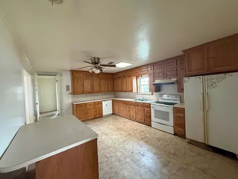 Kitchen - 1901 Kris Dr, Ozark, AR 72949 photo 1 of 2