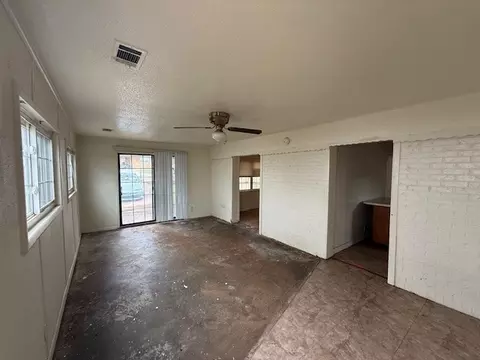 Living - 1901 Kris Dr, Ozark, AR 72949 photo 2 of 2