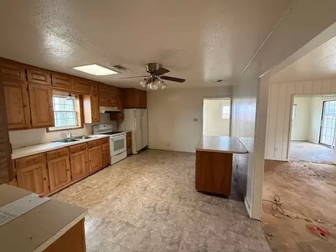 Kitchen - 1901 Kris Dr, Ozark, AR 72949 photo 2 of 2
