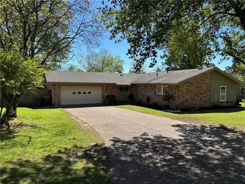1206 Ridgewood Dr, Russellville, AR 72801