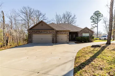 4 Edenhall Ln, Bella Vista, AR 72714