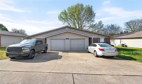 3433 W 3435 W Harvard St, Fayetteville, AR 72704