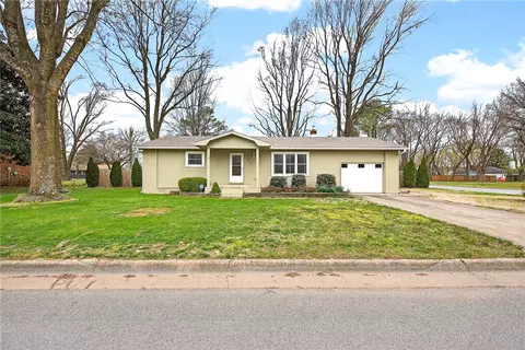 522 Lee Town Dr, Pea Ridge, AR 72751