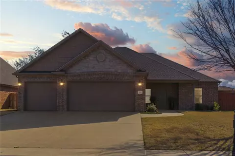 3819 N 3rd St, Rogers, AR 72756