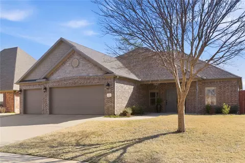 3819 N 3rd St, Rogers, AR 72756