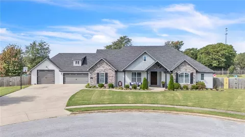 509 Waterfalls Ct, Farmington, AR 72730