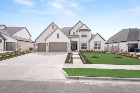 8806 W Comet Dr, Bentonville, AR 72713