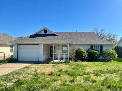 3905 Philcrest Pl, Springdale, AR 72762