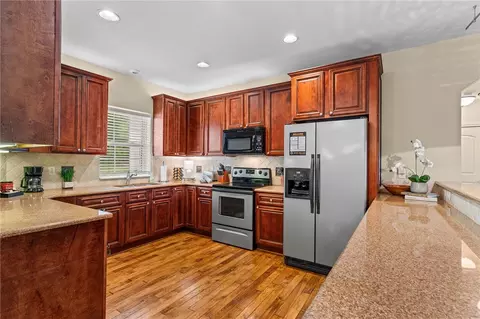 Kitchen - 128 Mulligan Ct, Branson, MO 65616 photo 2 of 6