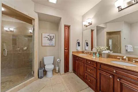 Bath - 128 Mulligan Ct, Branson, MO 65616 photo 3 of 6