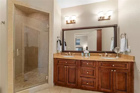 Bath - 128 Mulligan Ct, Branson, MO 65616 photo 5 of 6