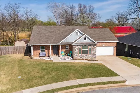 952 Glass St, Cave Springs, AR 72718