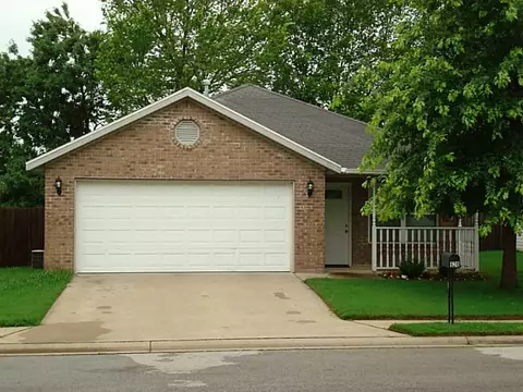 820 SE Ct, Bentonville, AR 72712