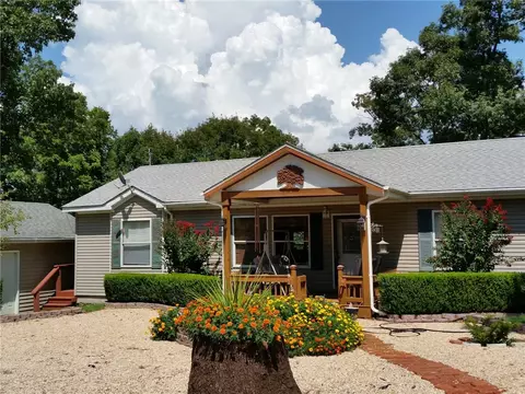 325 Hillcrest Rd, Eureka Springs, AR 72631