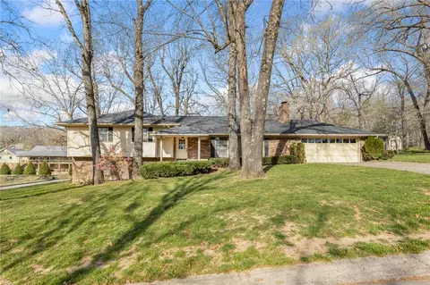 406 Oxford St, Harrison, AR 72601