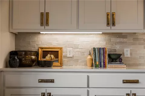 Kitchen - 5412 Hackett St, Springdale, AR 72762 photo 9 of 10