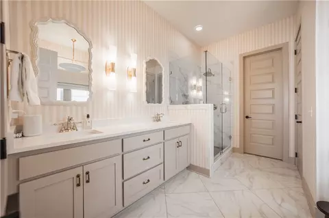 Bath - 5412 Hackett St, Springdale, AR 72762 photo 3 of 10