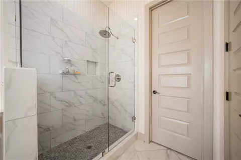 Bath - 5412 Hackett St, Springdale, AR 72762 photo 4 of 10