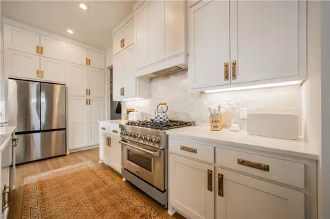 Kitchen - 5412 Hackett St, Springdale, AR 72762 photo 1 of 10