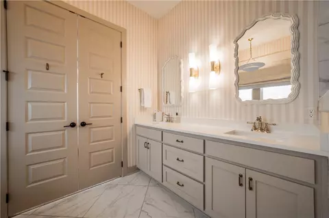 Bath - 5412 Hackett St, Springdale, AR 72762 photo 5 of 10