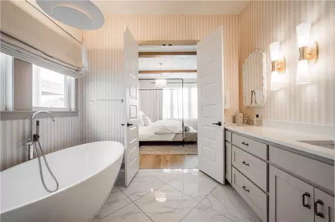Bath - 5412 Hackett St, Springdale, AR 72762 photo 2 of 10