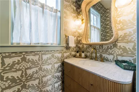 Bath - 5412 Hackett St, Springdale, AR 72762 photo 1 of 10