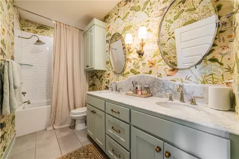Bath - 5412 Hackett St, Springdale, AR 72762 photo 8 of 10