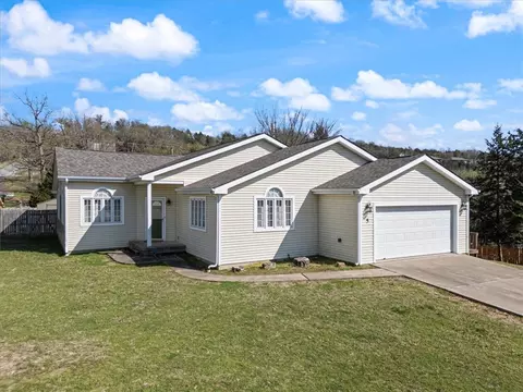 5 Horseshoe Dr, Holiday Island, AR 72631